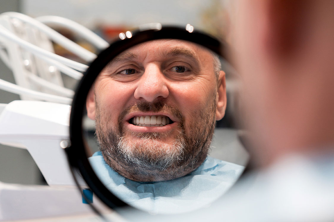 https://implantus.it/wp-content/uploads/2024/11/cosmetic-dentistry-img-main-.jpg