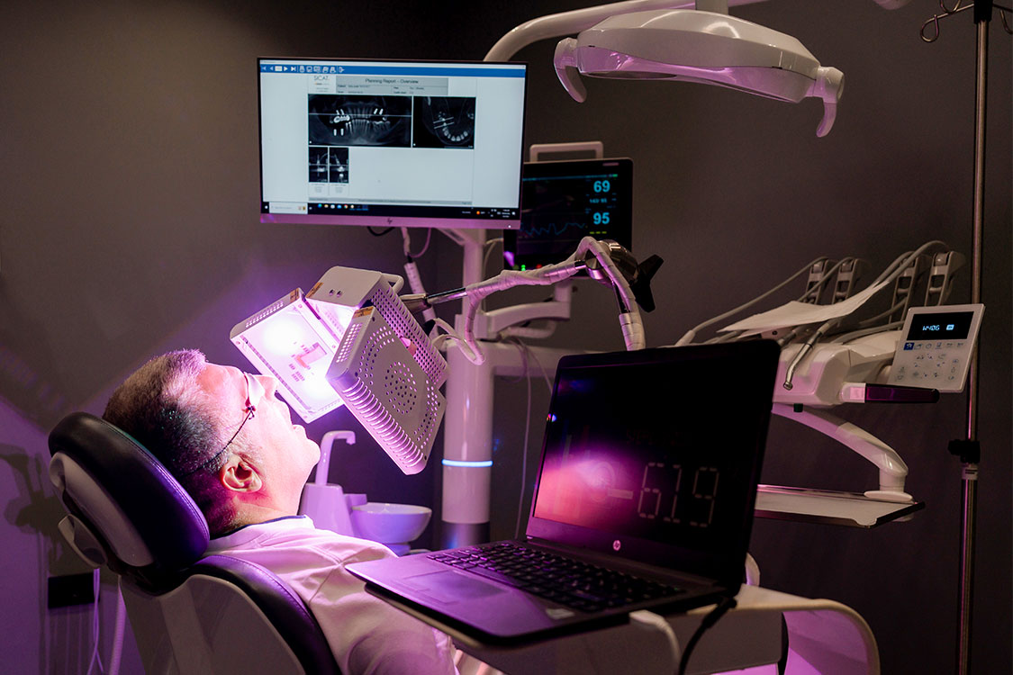 https://implantus.it/wp-content/uploads/2024/11/implantology-img-.jpg